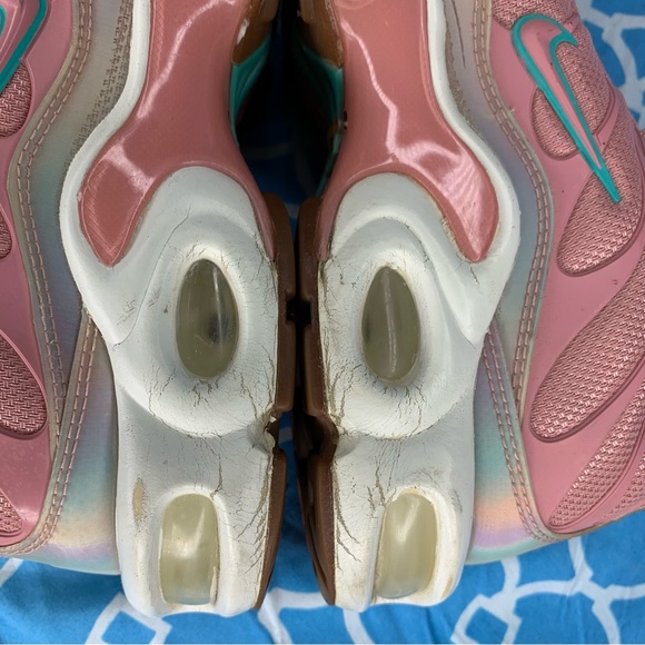 Nike Women’s size 8.5 Air Max Plus SE Red stardust soft pink iridescent wmsn run - Picture 10 of 11
